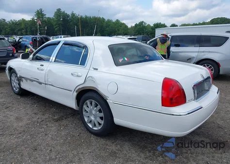 2010 Lincoln Town Car Signature Limited from USA, damaged, VIN 2LNBL8CV4AX629345
